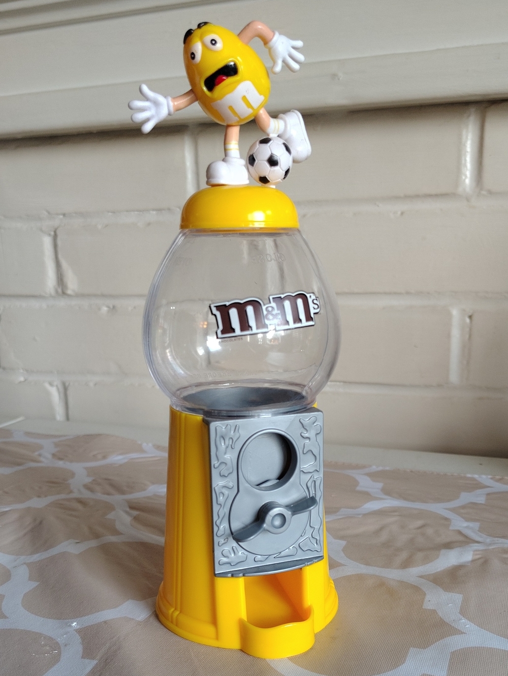 M&M's Yellow Soccer Ball Candy Dispenser 9" Plastic Coin Operated Works Tested